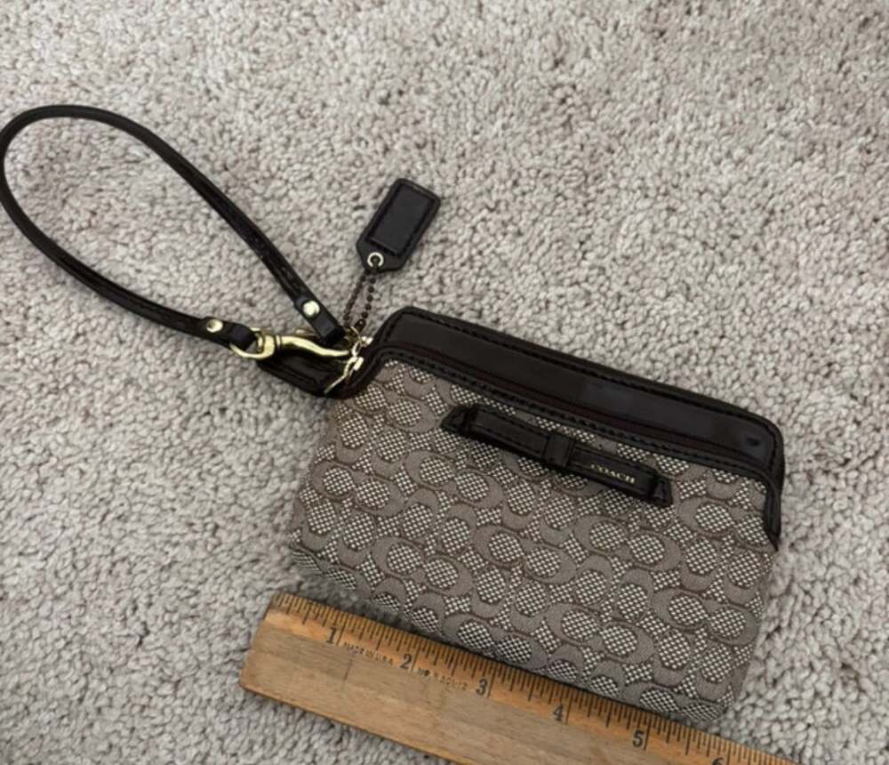 Coach Signature C Bow Wristlet Brown